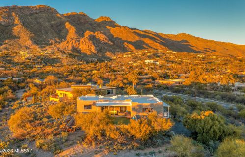 6541 Swan Rd, Tucson AZ  85718-1602 exterior