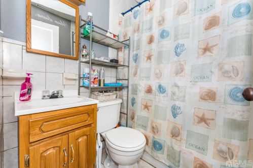 72 Lehigh Ave, Avenel NJ 07001-1840 exterior