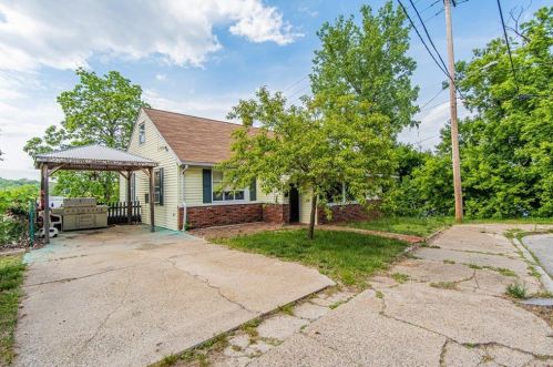 245 Sayles St, Woonsocket, RI 02895-4228