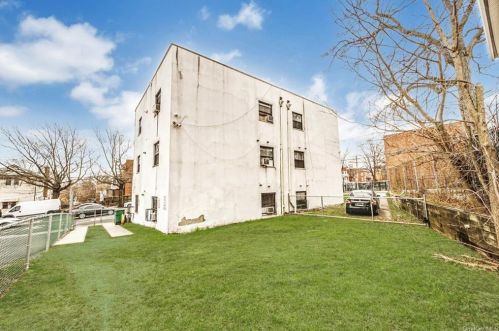 4175 Bronxwood Ave, Bronx NY 10466-4505 exterior