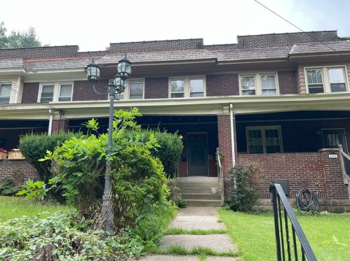 2002 Lacrosse St, Pittsburgh, PA 15218-1826