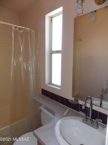 2414 Diamond St, Tucson AZ 85705-1808 exterior