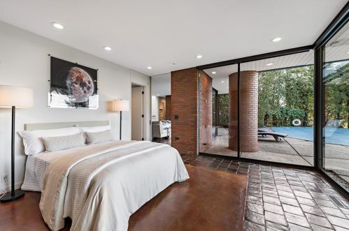 110 Congdon St, Providence RI  02906-1413 exterior