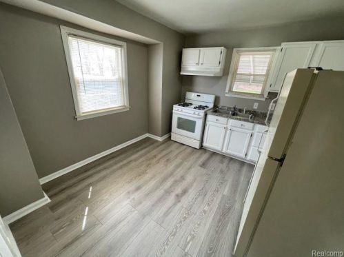 24449 Annapolis St, Dearborn Heights MI  48125-1915 exterior