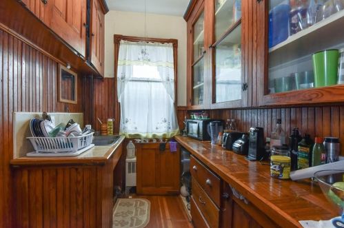 42 Mount Pleasant Ave, Providence RI 02908-5153 exterior