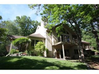 5405 Highland Rd, Hopkins, MN 55345-5632