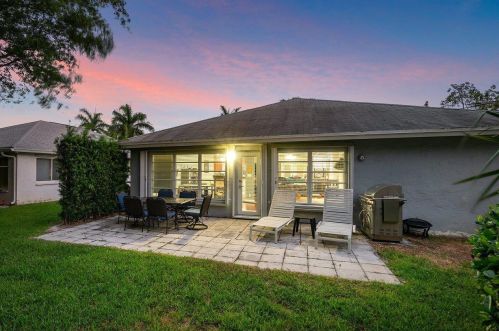 381 Del Rio Blvd, Boca Raton FL 33432-4735 exterior