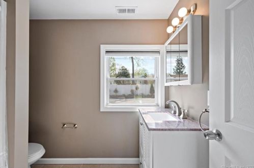 10 Grieb Trl, Wallingford CT  06492-2616 exterior