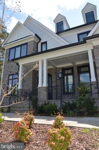 6801 Dillon Ave, Mc Lean VA  22101-4435 exterior