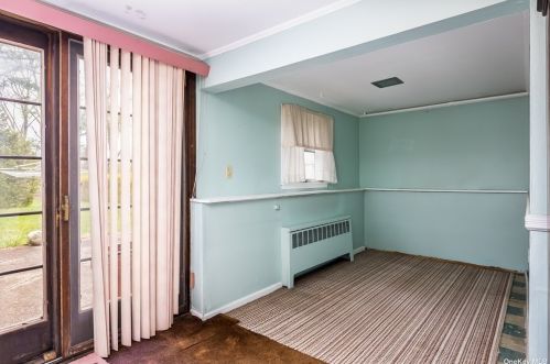 16 Barclay St, Huntington Station NY 11746-2619 exterior