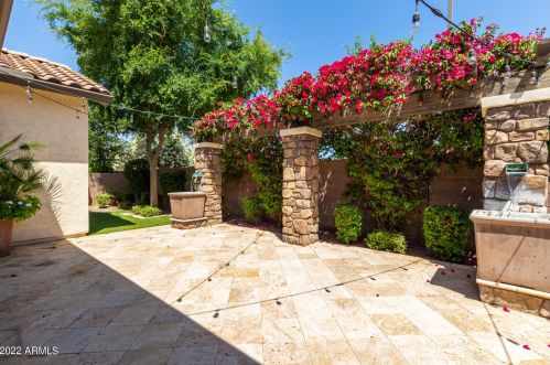 150 Horseshoe Dr, Chandler AZ 85249-4276 exterior