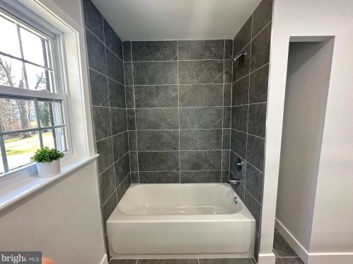 99 Elfreth Rd, Huntingdon Valley PA  19006-1210 exterior