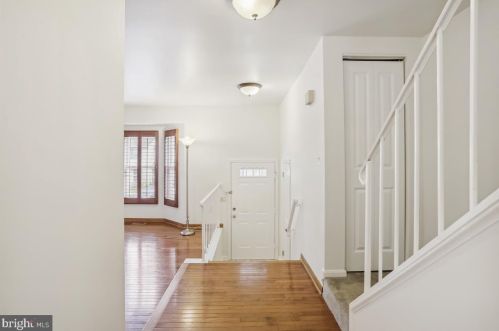 18 Kinsman View Cir, Silver Spring, MD 20901-1652