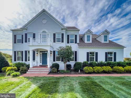 23073 Creighton Farms Dr, Leesburg, VA 20175-6491