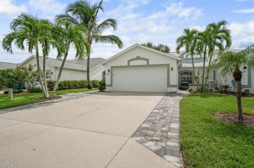 5454 Whitten Dr, Naples, FL 34104-5302