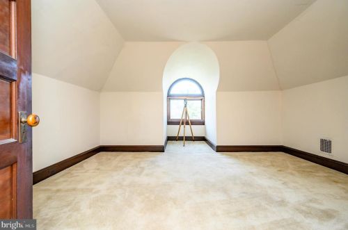 220 Maple Ave, Camden NJ 08106-2315 exterior