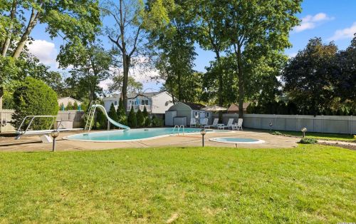 26 Dryden Way, Commack NY 11725-1927 exterior