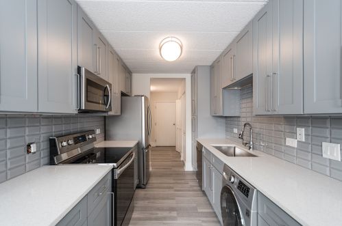 3423 Cottage Grove Ave, Chicago, IL 60616-4100