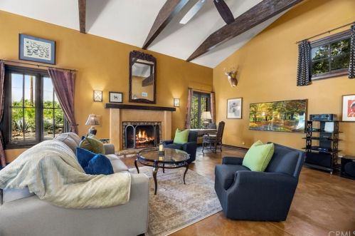 1028 Crestview Dr, Fullerton CA 92833-2203 exterior