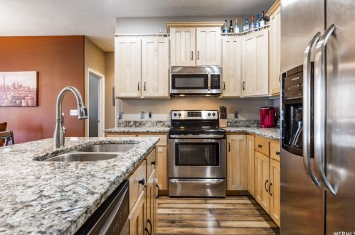 7381 Brittany Town Dr, Taylorsville UT 84084-4609 exterior