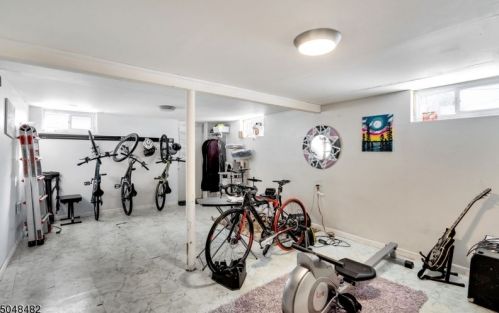 2 Ctr St, Kinnelon NJ 07405-1331 exterior