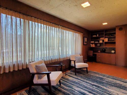 1631 Chateau Pl, Milwaukee WI 53217-6022 exterior