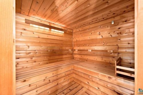 5633 Hermantown Rd, Duluth MN 55810-9744 exterior