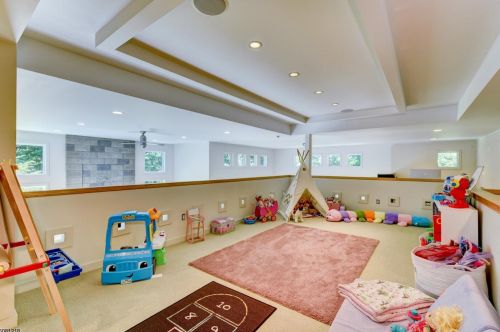 102 Stonehedge Ln, Sparta NJ  07871-2859 exterior