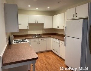 1103 Savoy Dr, Huntington Station NY  11747-5280 exterior