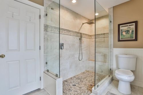 8 Oakmont Dr, Concord NH 03301-6916 exterior