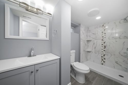 8247 Oglesby Ave, Chicago IL  60617-1927 exterior