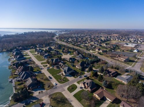 33654 Lotties Dr, New Baltimore MI 48047-2378 exterior