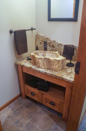 5278 Lakewood Rd, Duluth MN 55804-2817 exterior