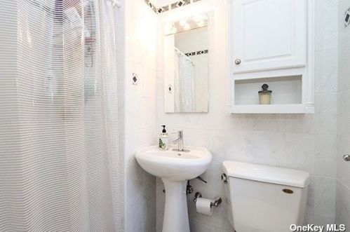 12 Evans Ct, Huntington Station NY exterior