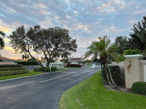 3225 Lakeview Cir, Fort Pierce FL  22201-8864 exterior