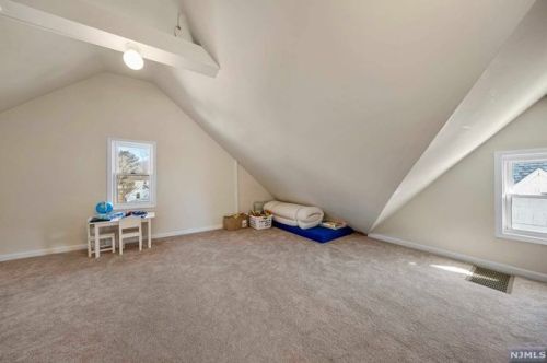 571 Kipp St, Teaneck NJ 07666-1648 exterior