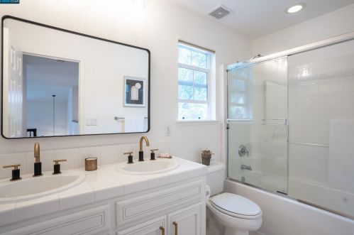 42 Oak Gate Pl, Concord CA 94523-7319 exterior