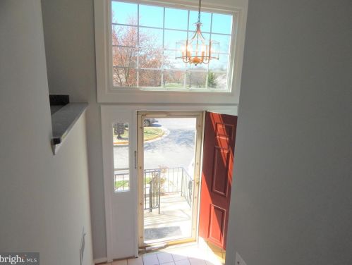 7019 Ashleigh Manor Ct, Alexandria VA  22315-4756 exterior