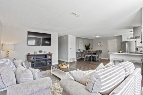 431 Lewis St, Turlock CA  95380-5828 exterior