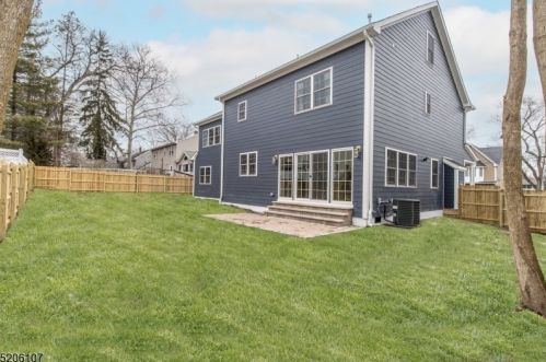 2051 Jersey Ave, Scotch Plains NJ  07076-4679 exterior