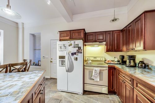 1112 Damen Ave, Chicago IL 60622 exterior