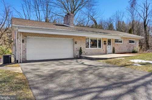 3809 Darby Rd, Harrisburg, PA 17109-4835