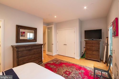 804 19th St, Philadelphia PA  19130-2002 exterior