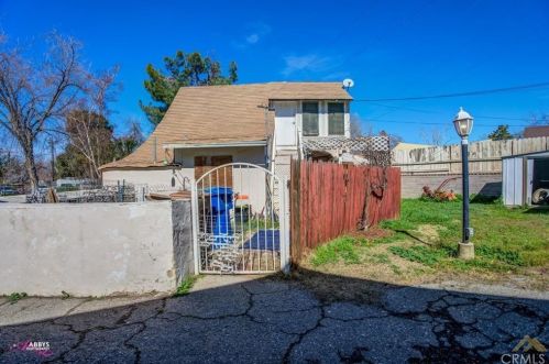 2400 Pacific Dr, Bakersfield CA 93306-4158 exterior