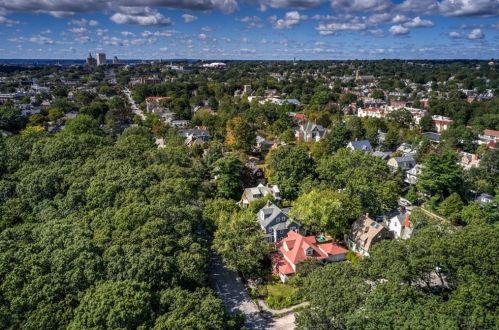 690 Angell St, Providence RI 02906-5309 exterior