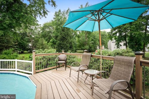 50 Crestwood Dr, Trenton NJ 08690-1938 exterior