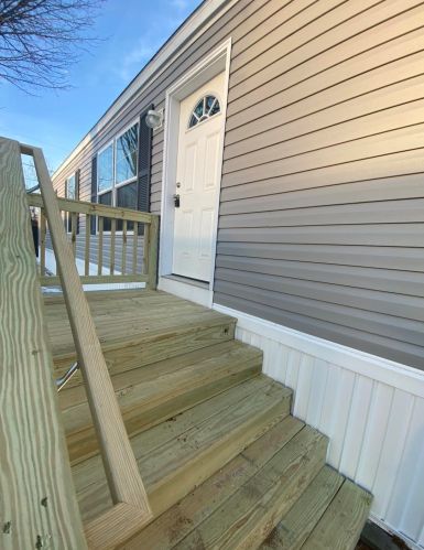 29 Hazel Dr, Concord NH 03301-3426 exterior