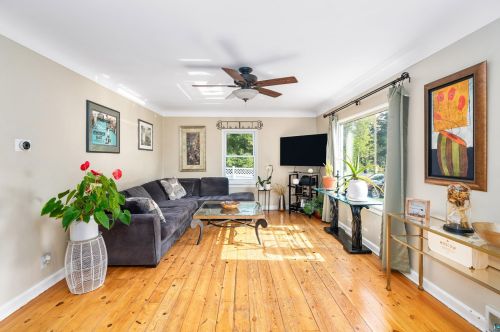 2327 Hillcrest Dr, Duluth MN 55811-3137 exterior