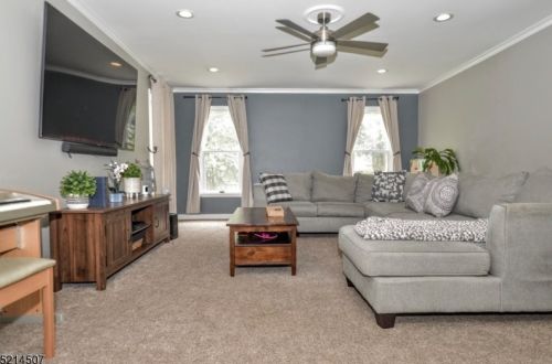 84 Morris Ave, West Milford Lakes NJ  07480-1121 exterior