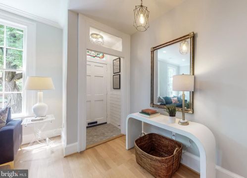 506 10th St, Washington, DC 20003-2806